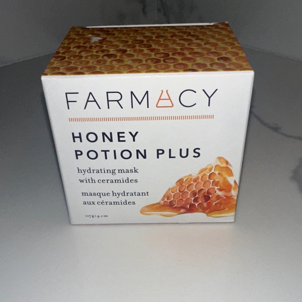 Farmacy Honey Potion Plus Mask with Honeycomb Design